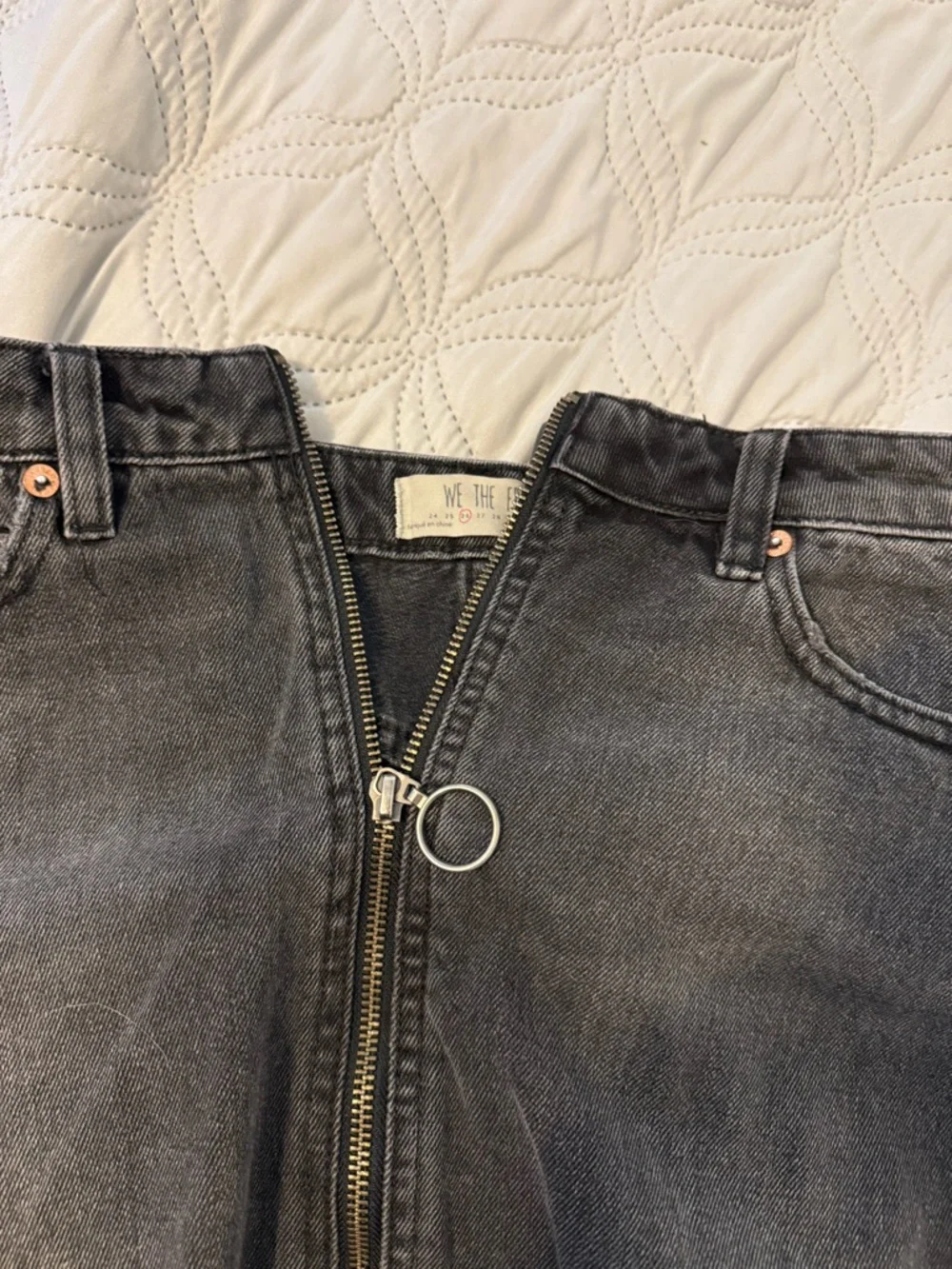 Free People We The Free‎ Black Denim Mini Skirt Size 26 Zip Front Raw Hem